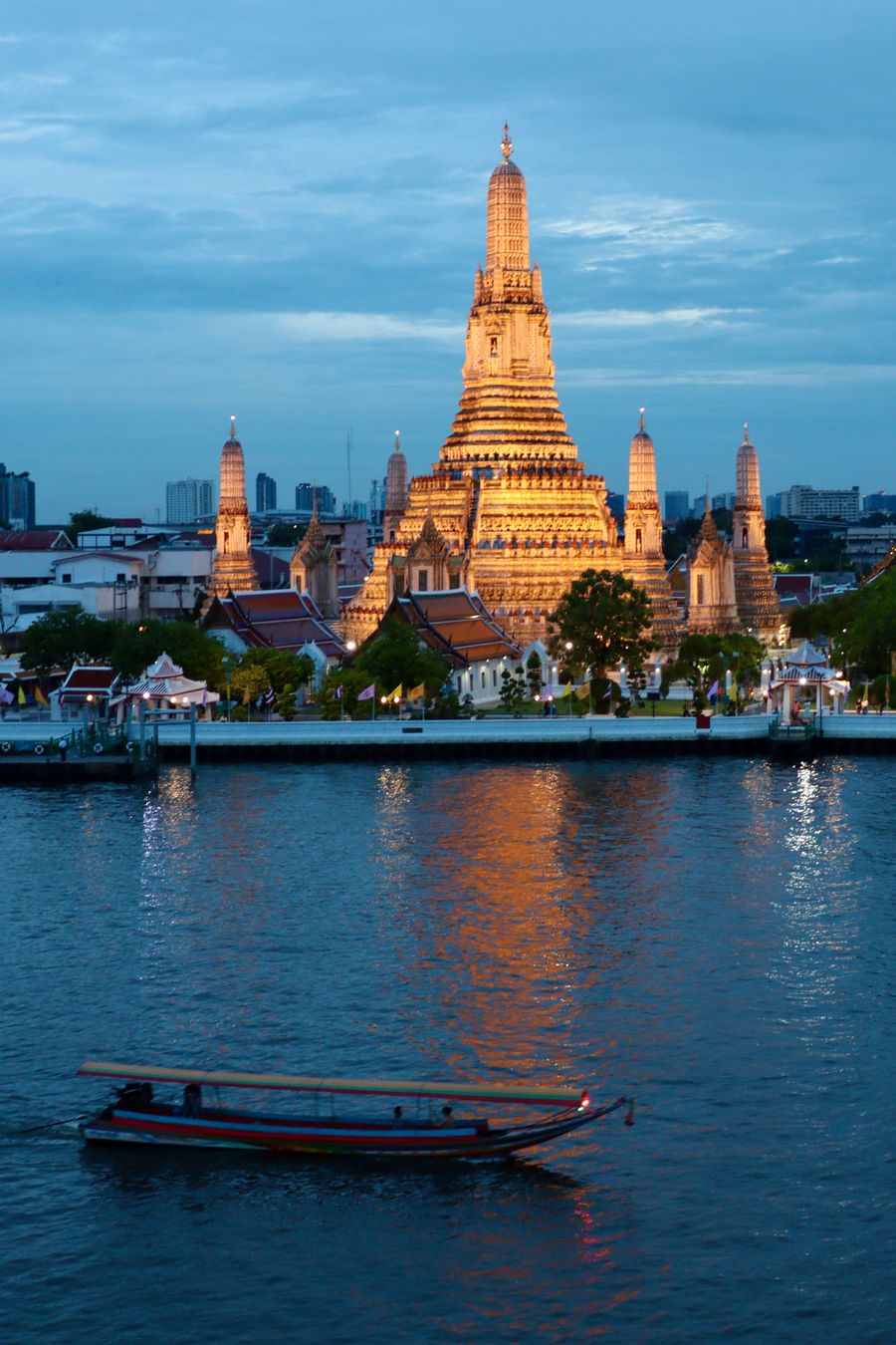 Buddhist temples at sunset, Bangkok