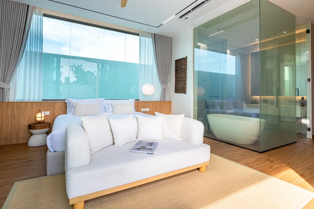 Bedroom and glazed bathroom in the B1 show villa